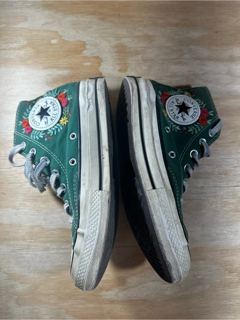 Converse Green High-Top Sneakers with Floral Embroidery Women’s Size 7.5 - Picture 4 of 8